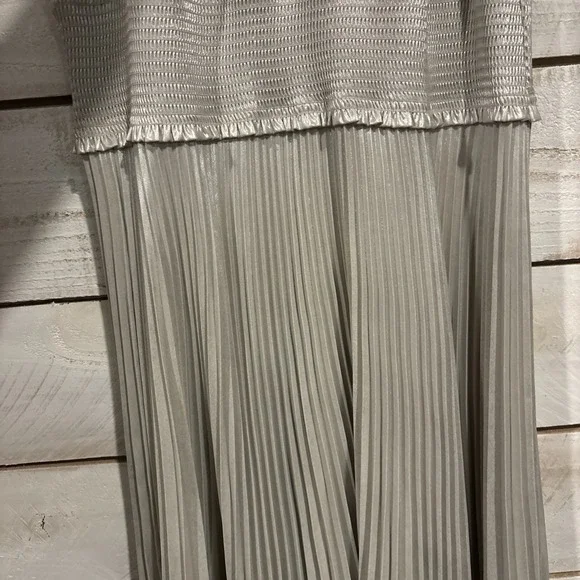 A.L.C Weston Pleated Midi Cocktail Dress Sz 6 Silver Metallic Sleeveless - Picture 4 of 11